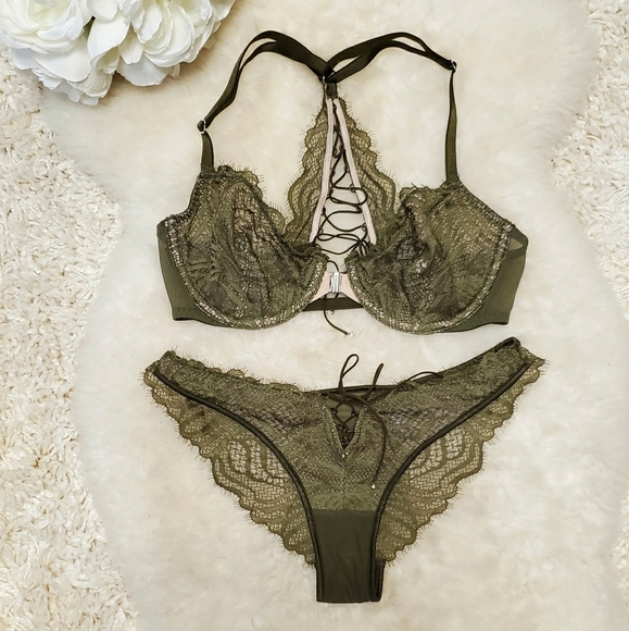 Victoria's Secret Other - VICTORIA'S SECRET lingerie set cheekini and bra
